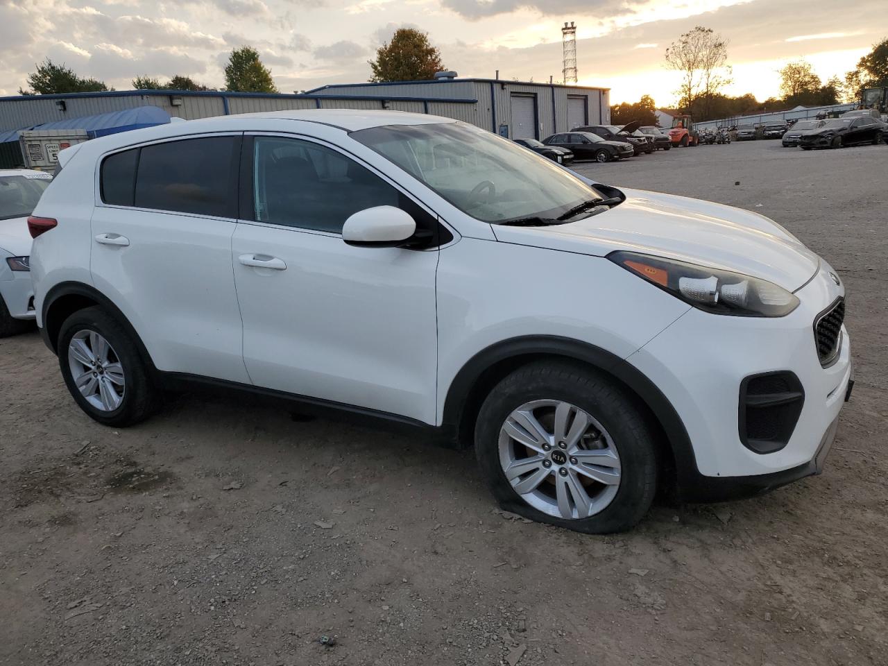 VIN KNDPM3AC7J7333673 2018 KIA SPORTAGE no.4