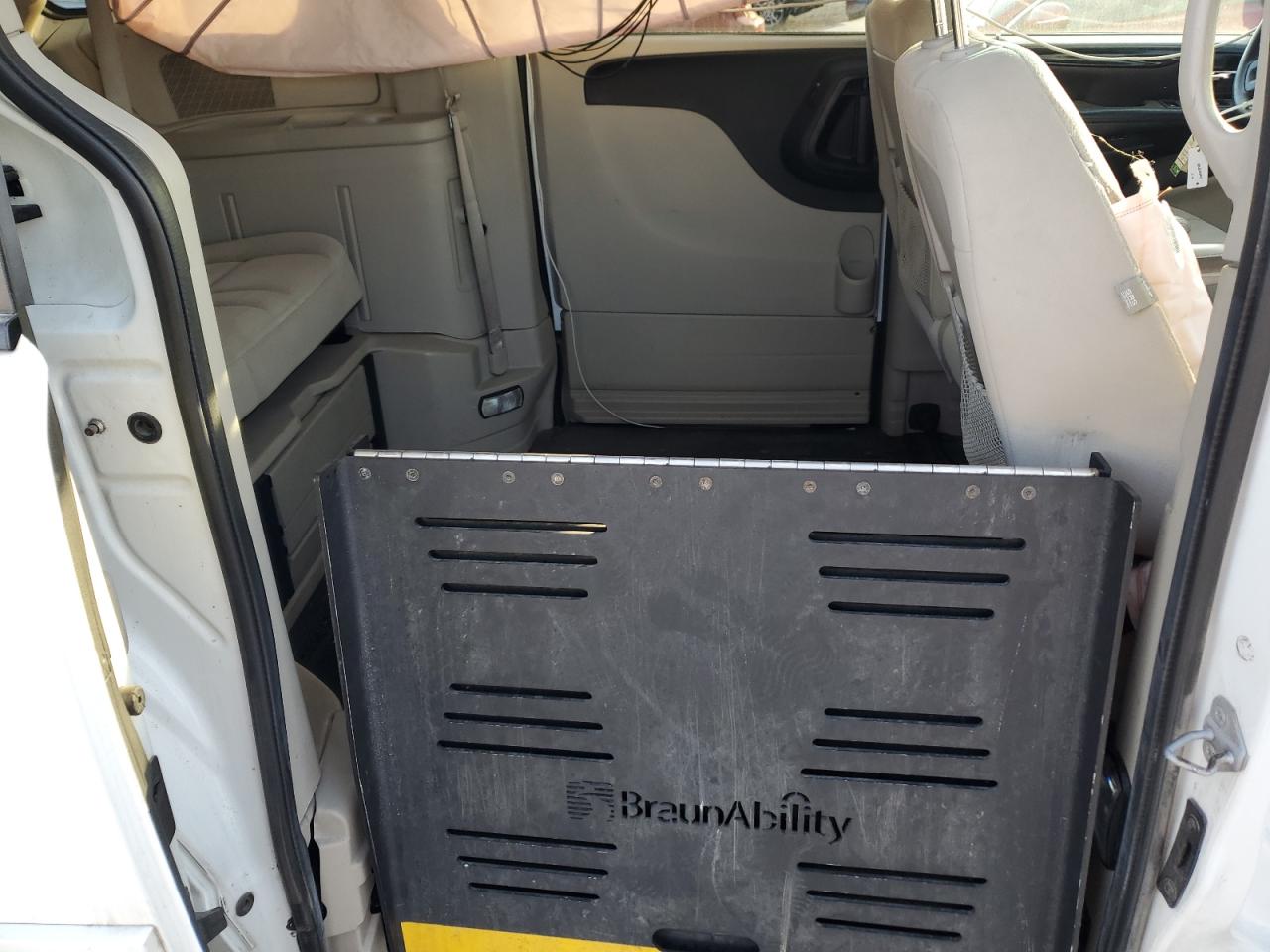 2015 Dodge Caravan - Image 11
