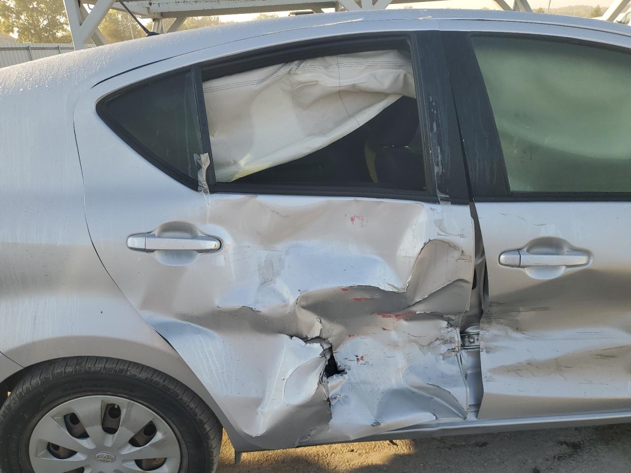 2012 Toyota Prius - Image 10