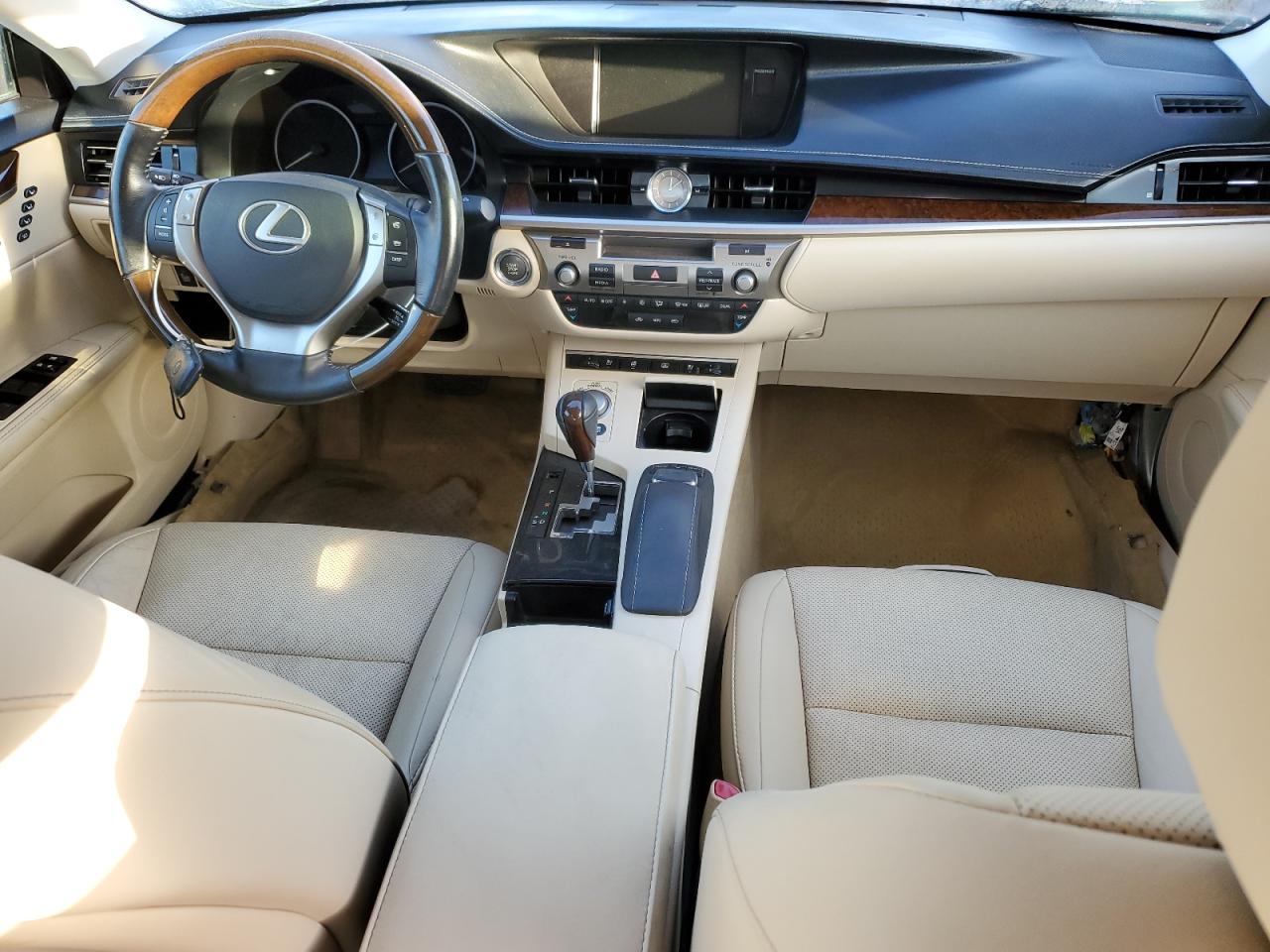 2015 Lexus ES - Image 8