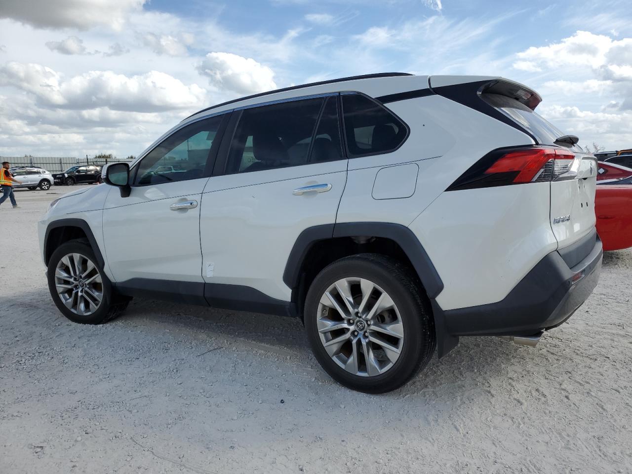 2019 Toyota RAV 4 - Image 2