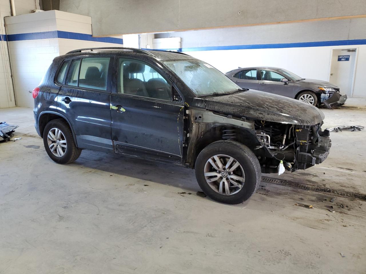 2017 Volkswagen Tiguan - Image 4