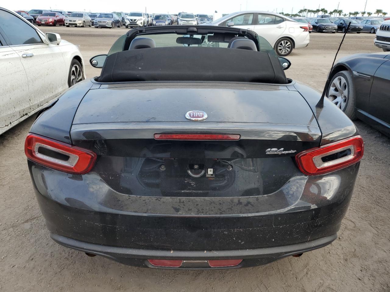 JC1NFAEK4H0127136 2017 Fiat 124 Spider Classica