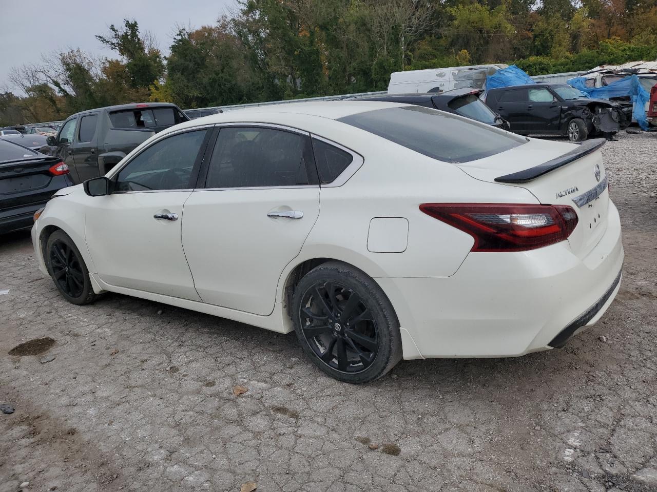 2017 Nissan Altima - Image 2