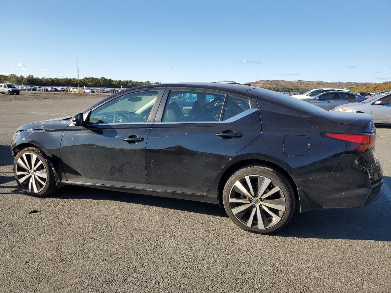 2019 Nissan Altima - Image 2