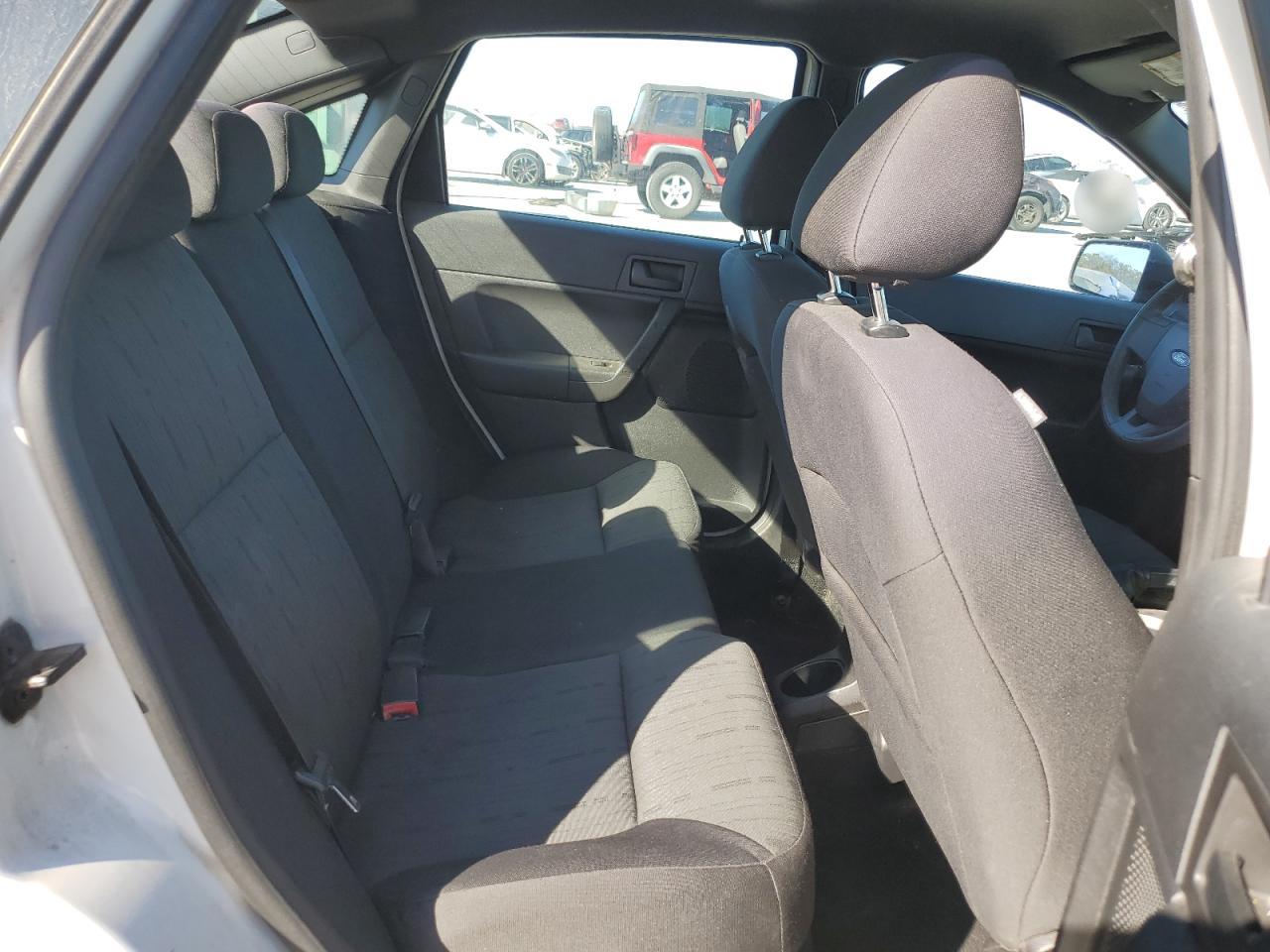 2010 Ford Focus - Image 10