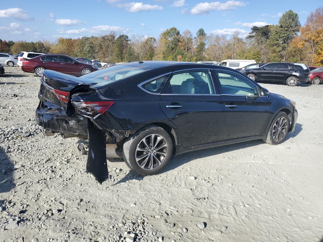 2016 Toyota Avalon - Image 3