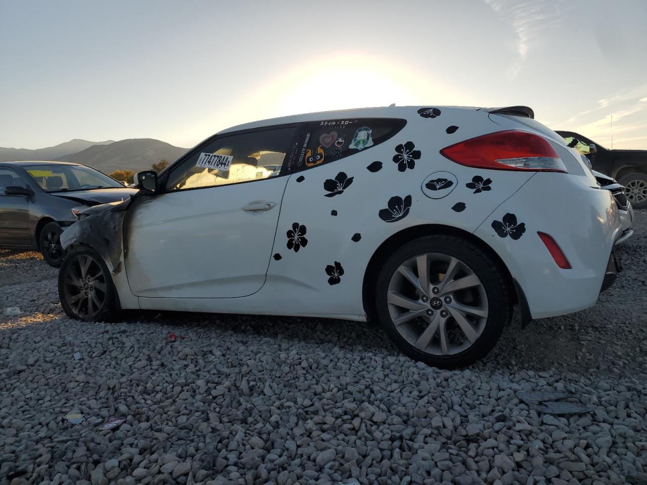 2016 Hyundai Veloster - Image 2