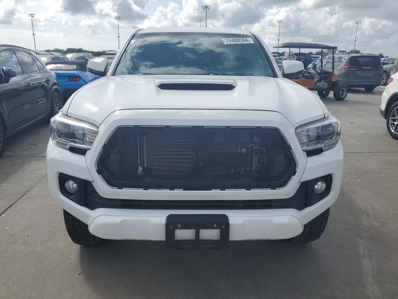 2017 Toyota Tacoma - Image 5