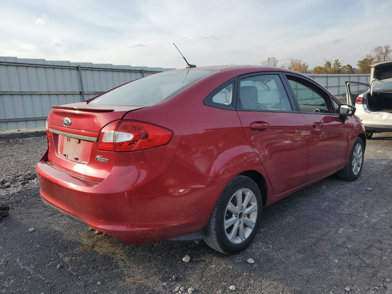 2011 Ford Fiesta - Image 3