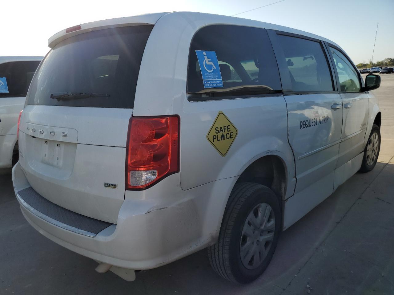 VIN 2C4RDGBGXHR768052 2017 DODGE CARAVAN no.3