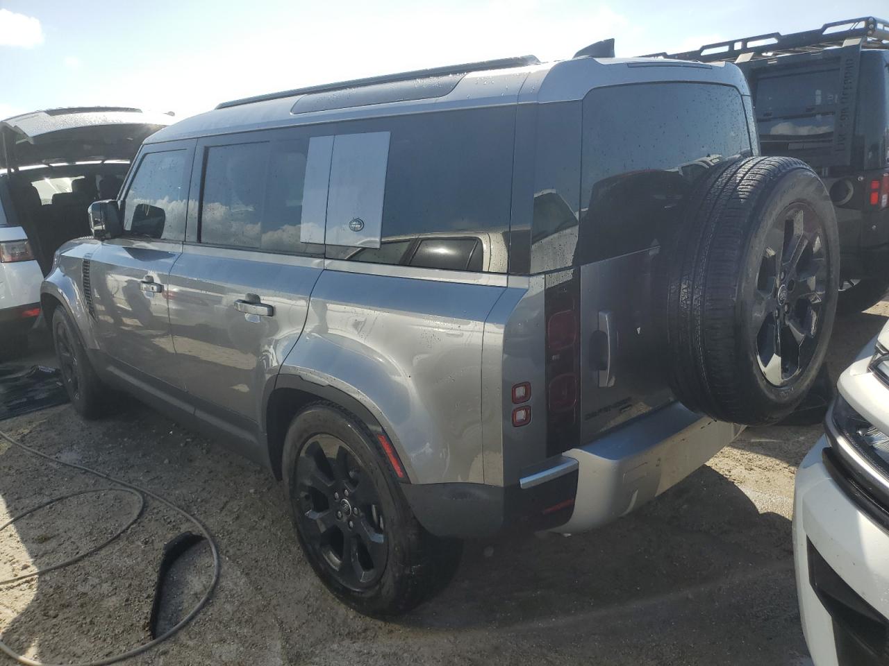 2023 Land Rover Defender - Image 2