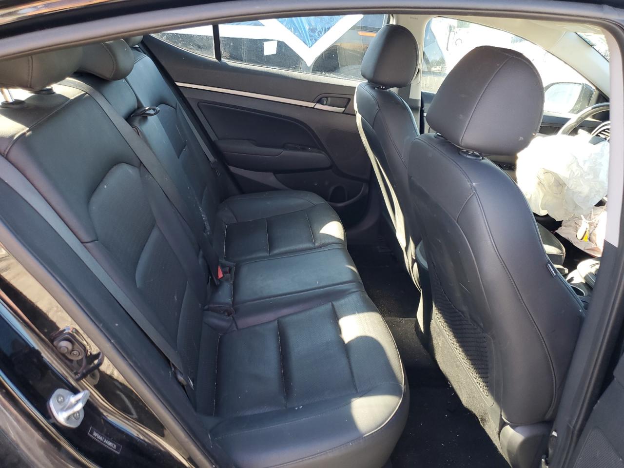 2017 Hyundai Elantra - Image 10