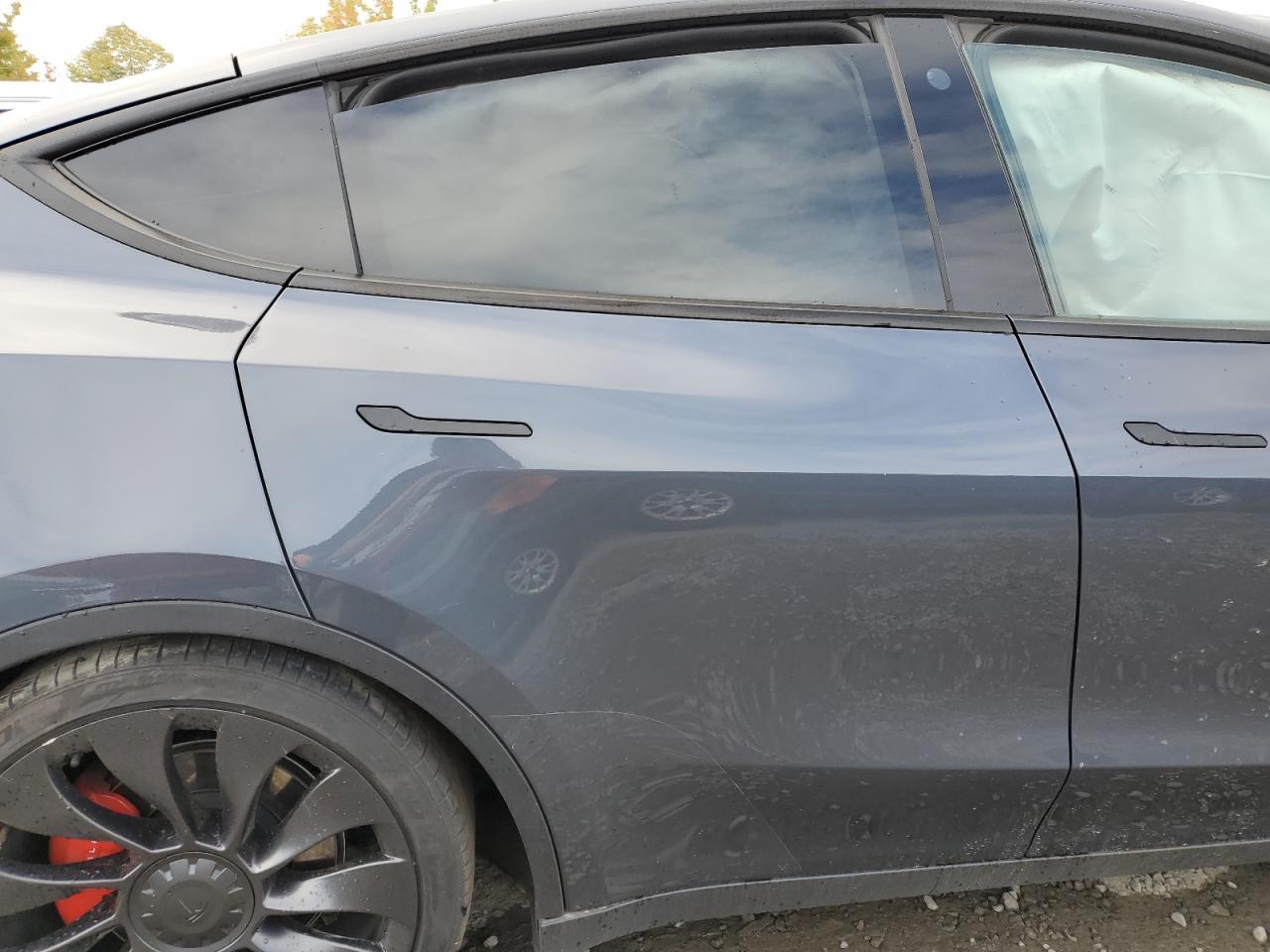 7SAYGDEF4NF489565 2022 Tesla Model Y