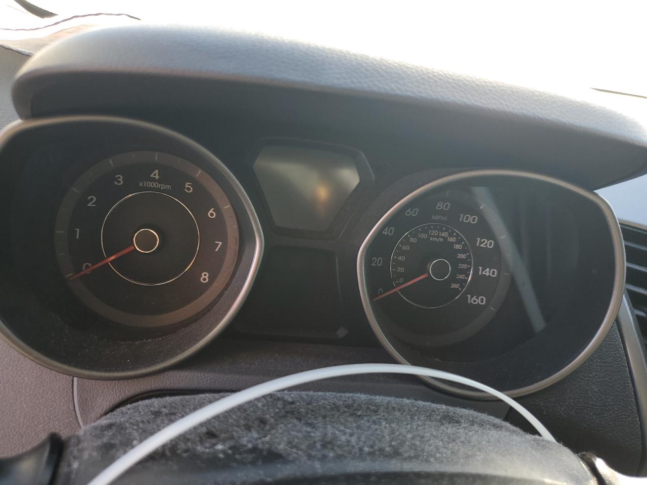 2016 Hyundai Elantra - Image 9