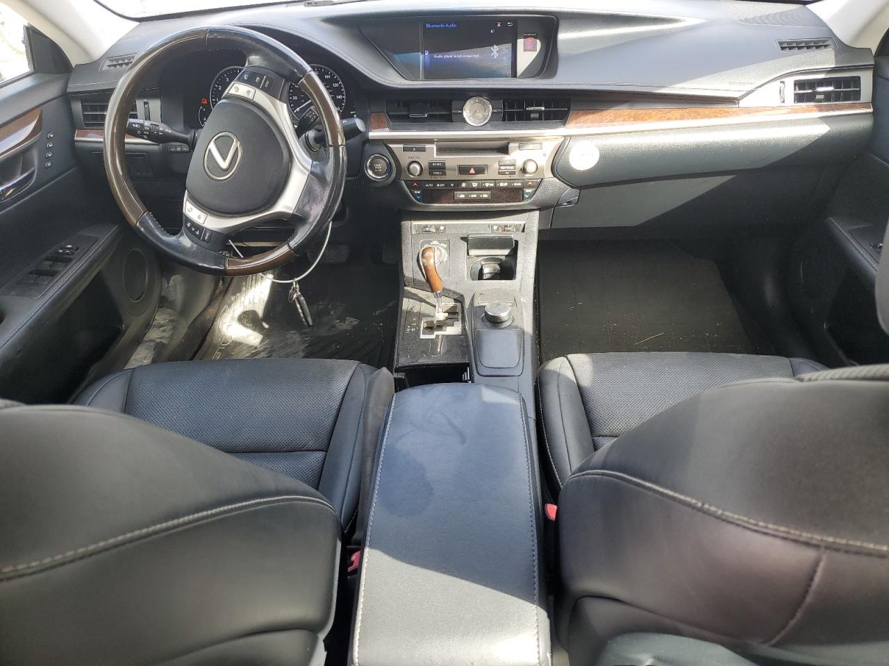 2015 Lexus ES - Image 8