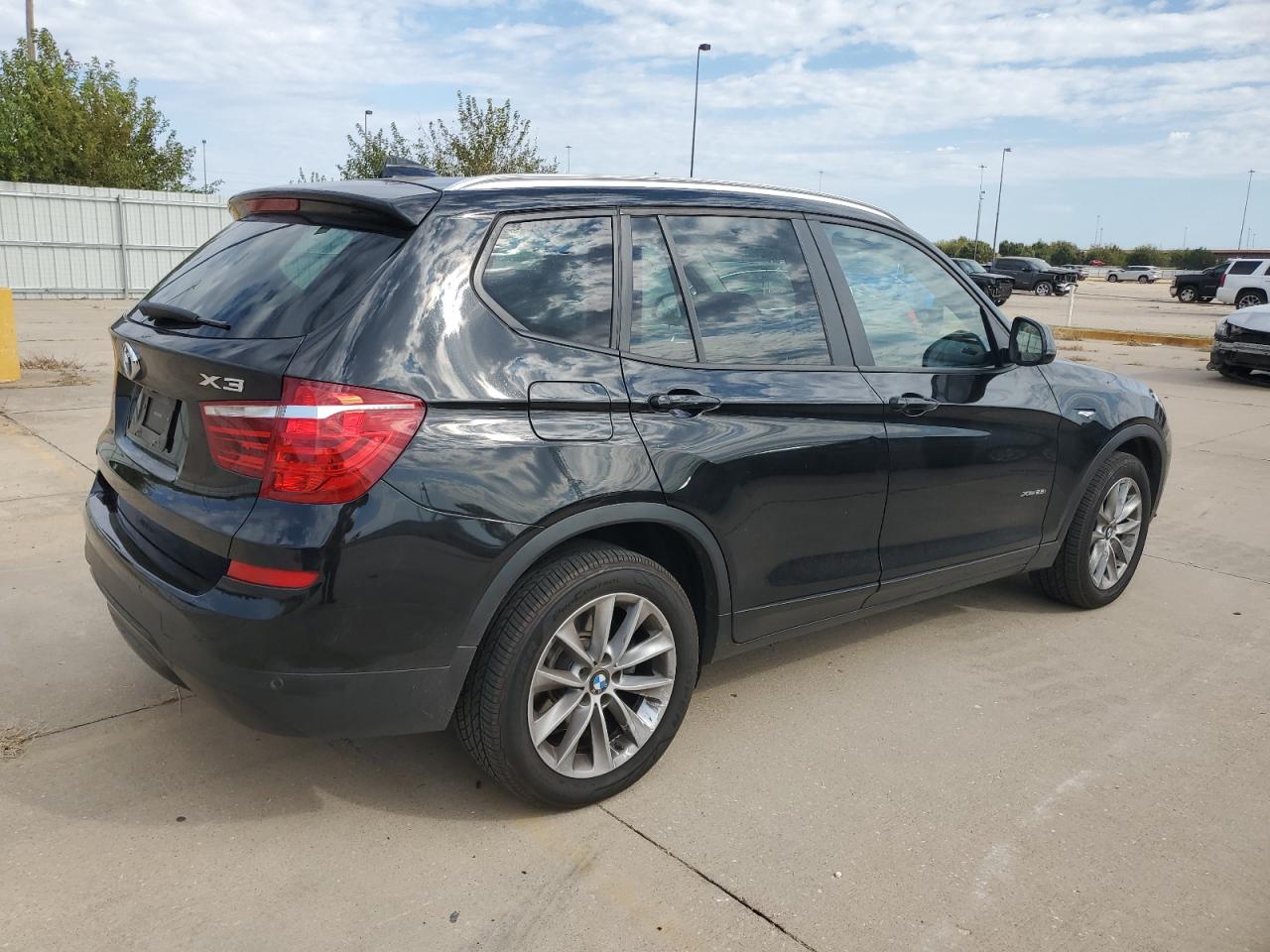 VIN 5UXWX9C39H0T18399 2017 BMW X3 no.3