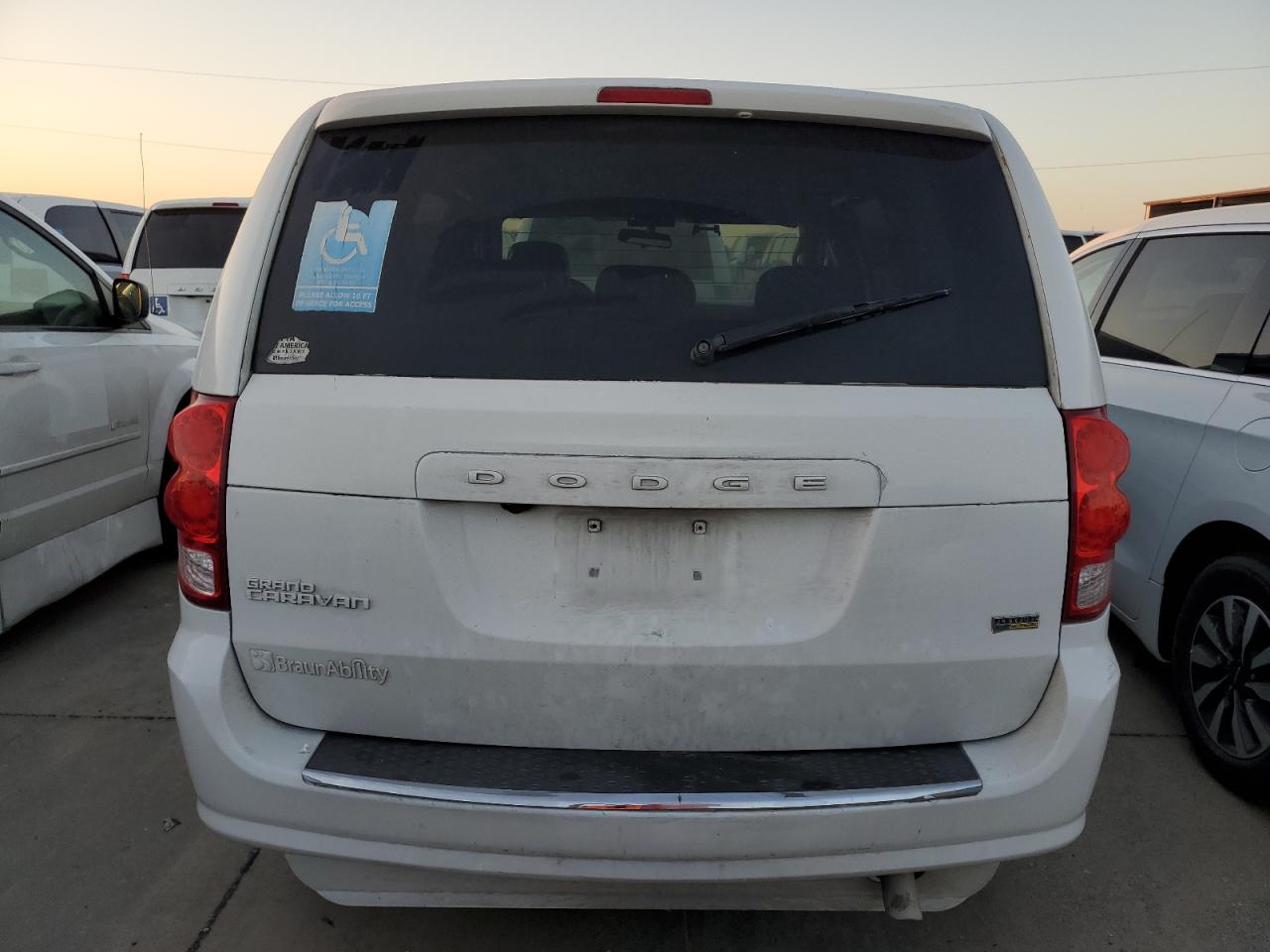 2017 Dodge Caravan - Image 6