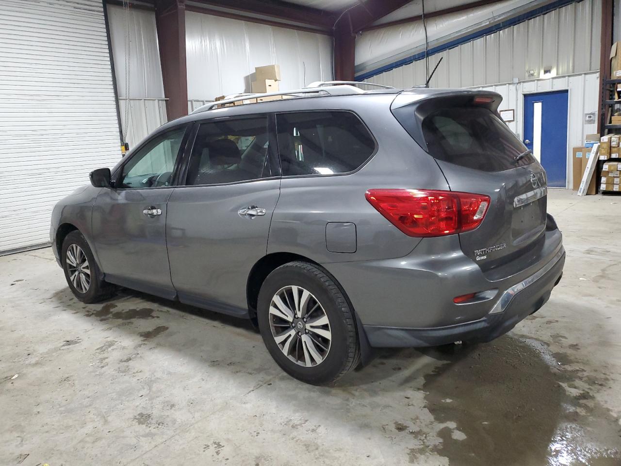2017 Nissan Pathfinder - Image 2