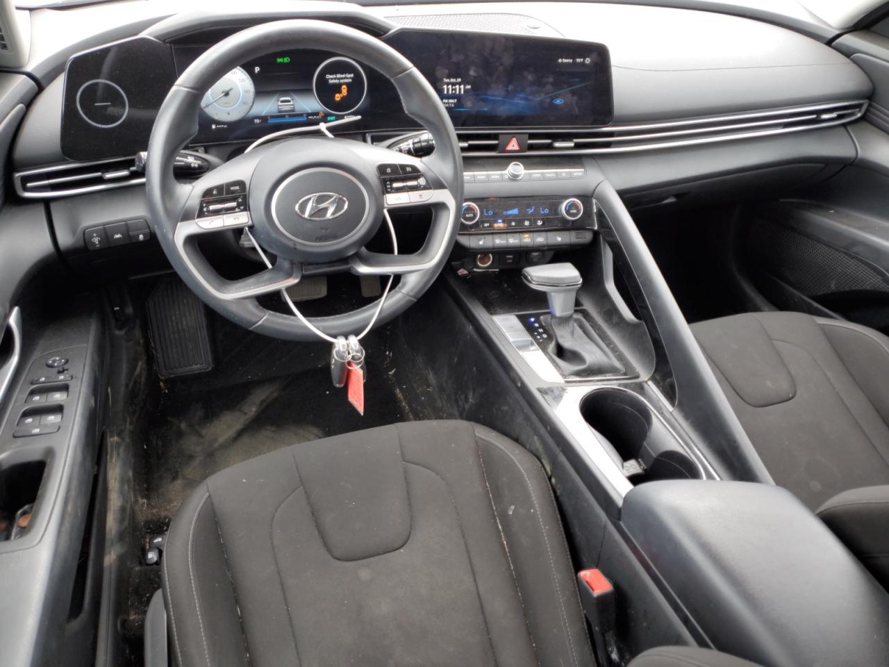 2023 Hyundai Elantra - Image 8