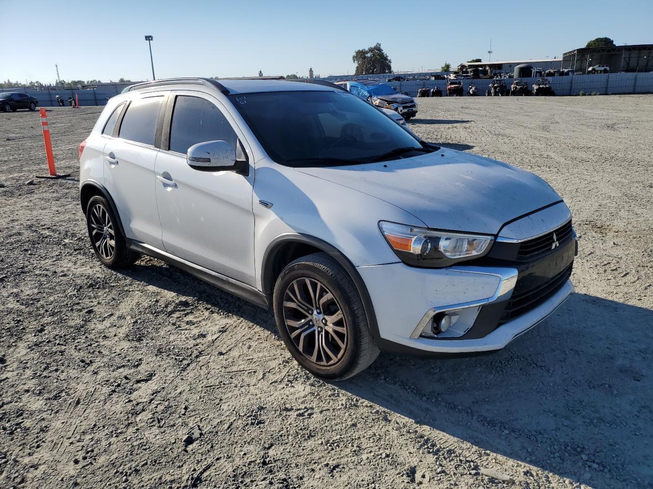 2017 Mitsubishi Outlander - Image 4