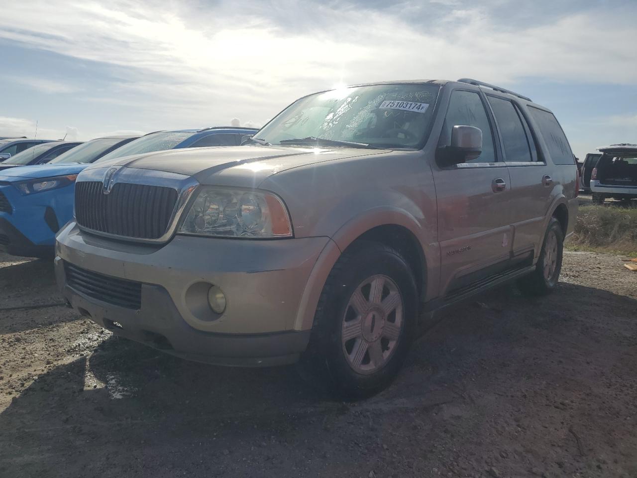 2004 Lincoln Navigator - Image 1