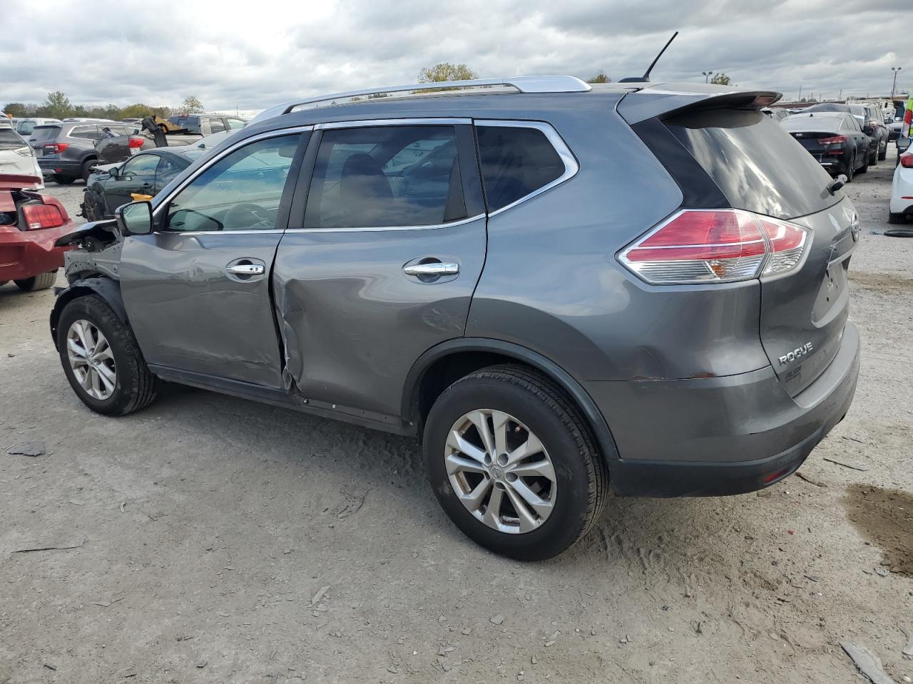 2016 Nissan Rogue - Image 2