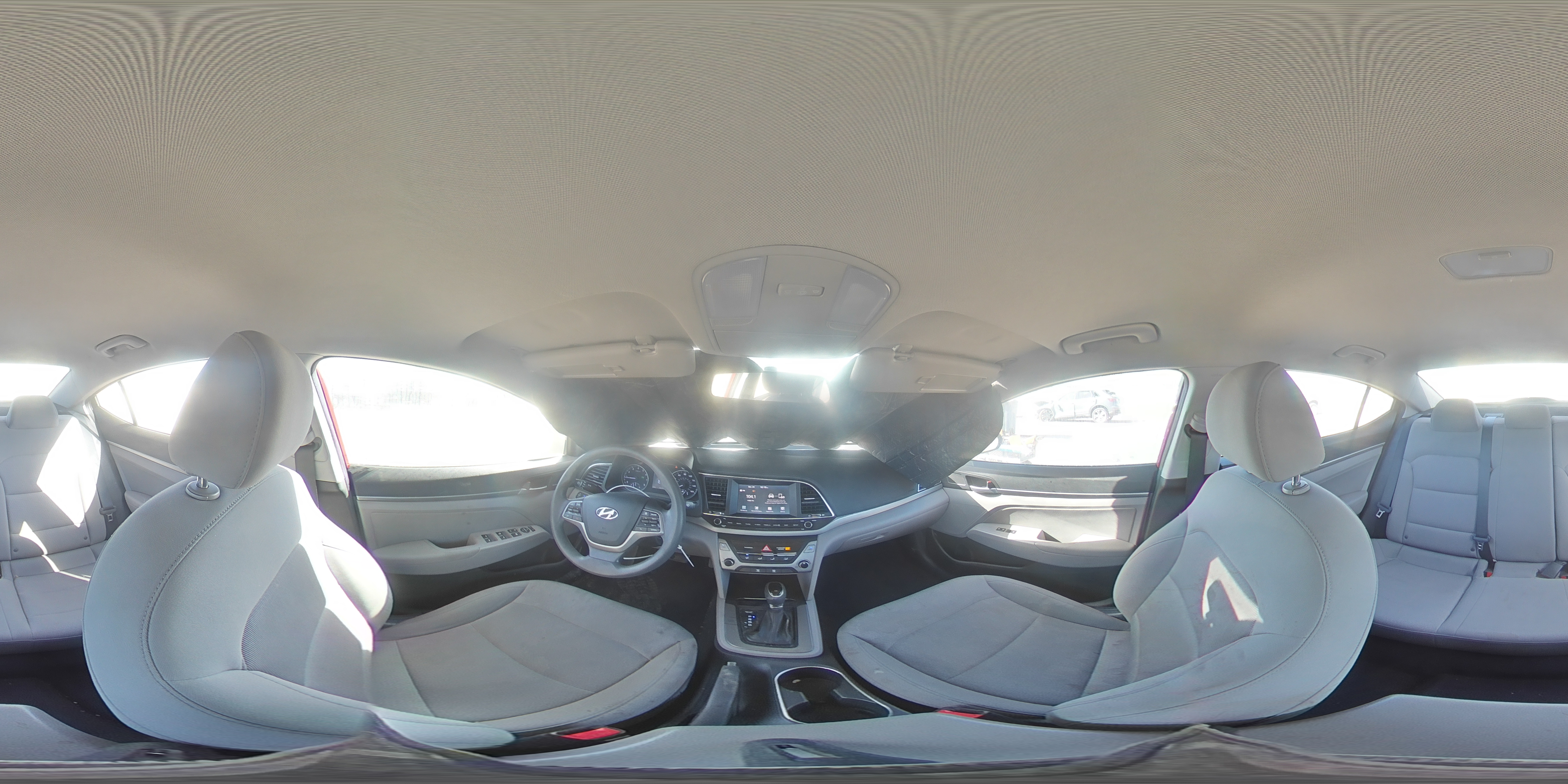 2018 Hyundai Elantra - Image 13
