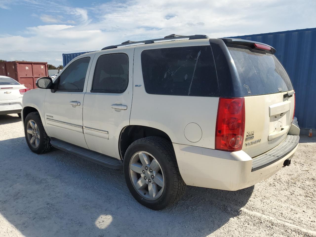 2010 GMC Yukon - Image 2