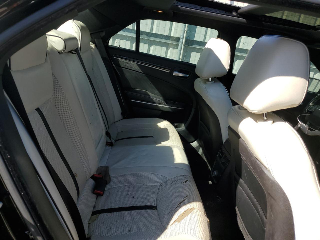 2013 Chrysler 300 - Image 10