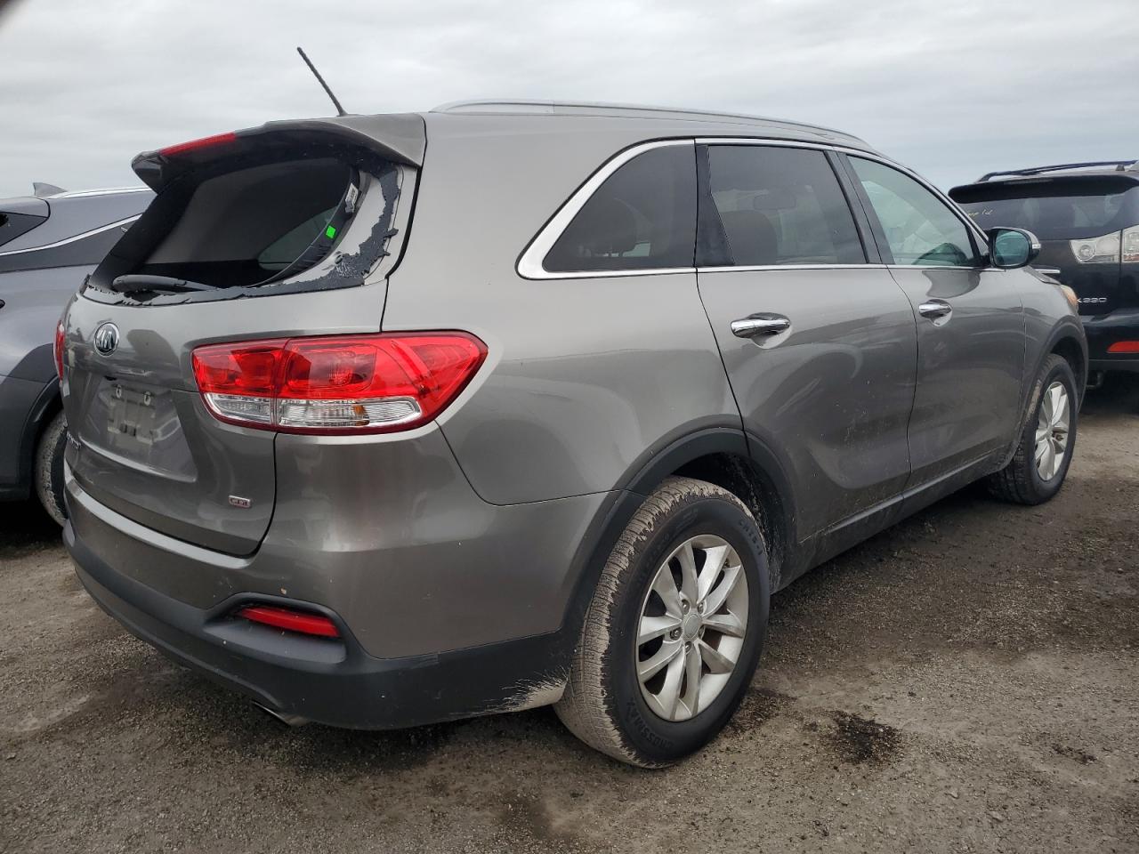 VIN 5XYPG4A35HG245473 2017 KIA SORENTO no.3