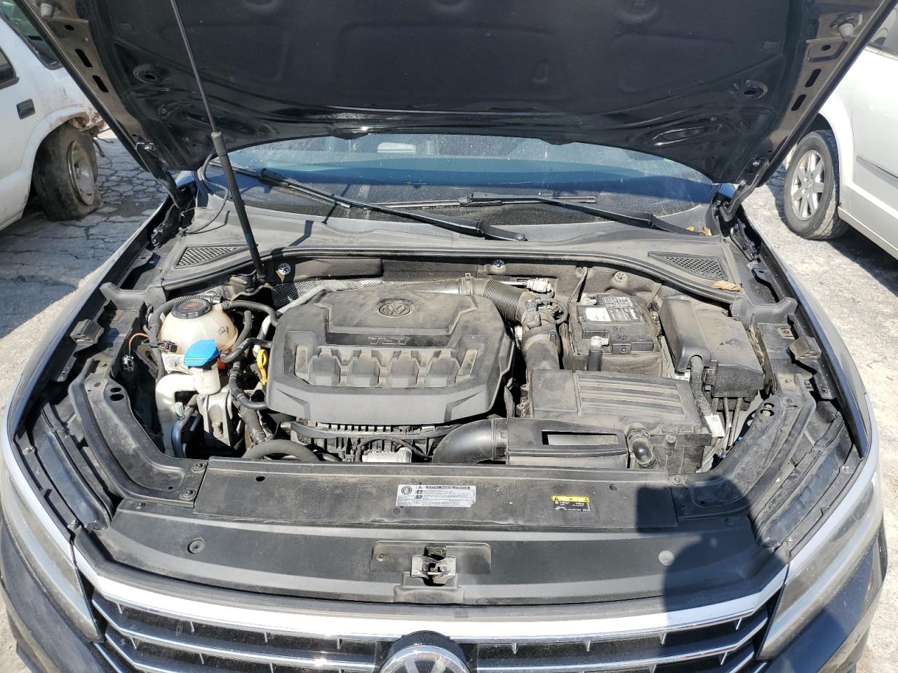 1VWBA7A33JC029397 2018 Volkswagen Passat Se