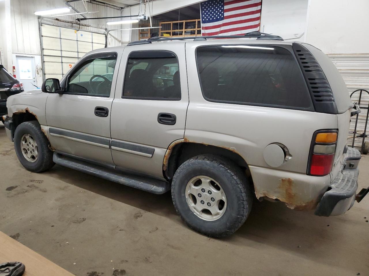 2005 Chevrolet Tahoe - Image 2