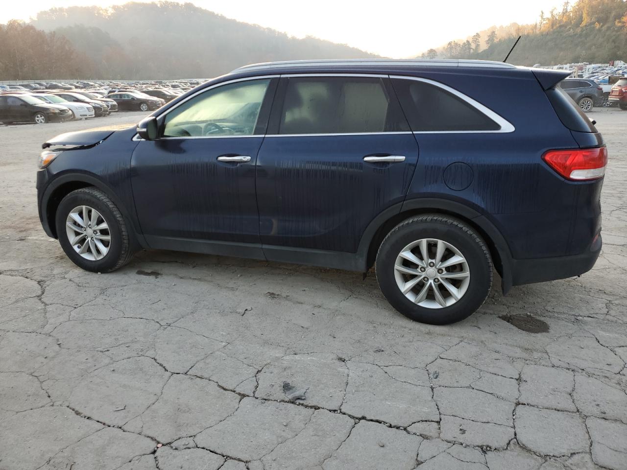 2016 Kia Sorento - Image 2