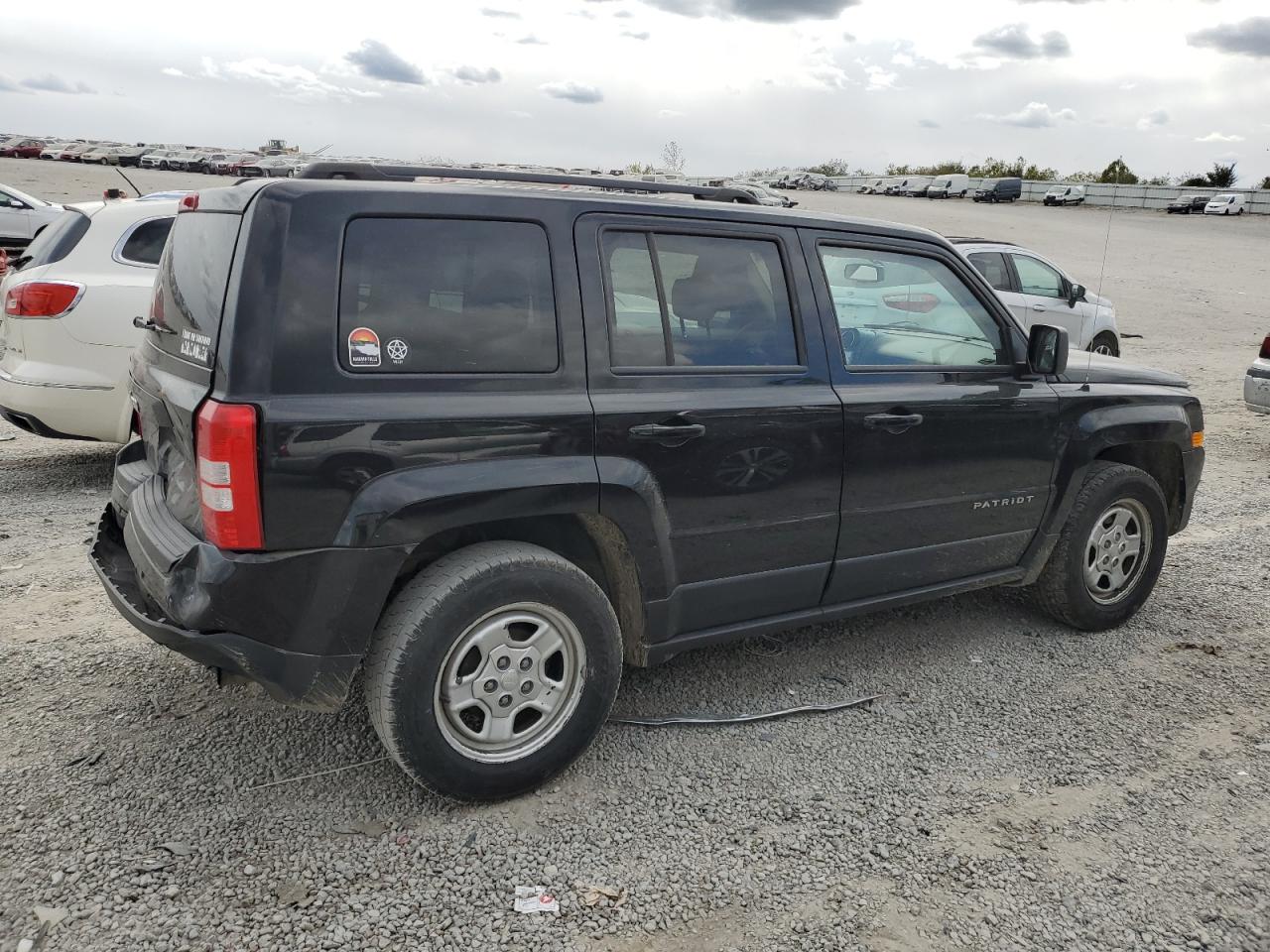 VIN 1C4NJPBB7GD761461 2016 JEEP PATRIOT no.3