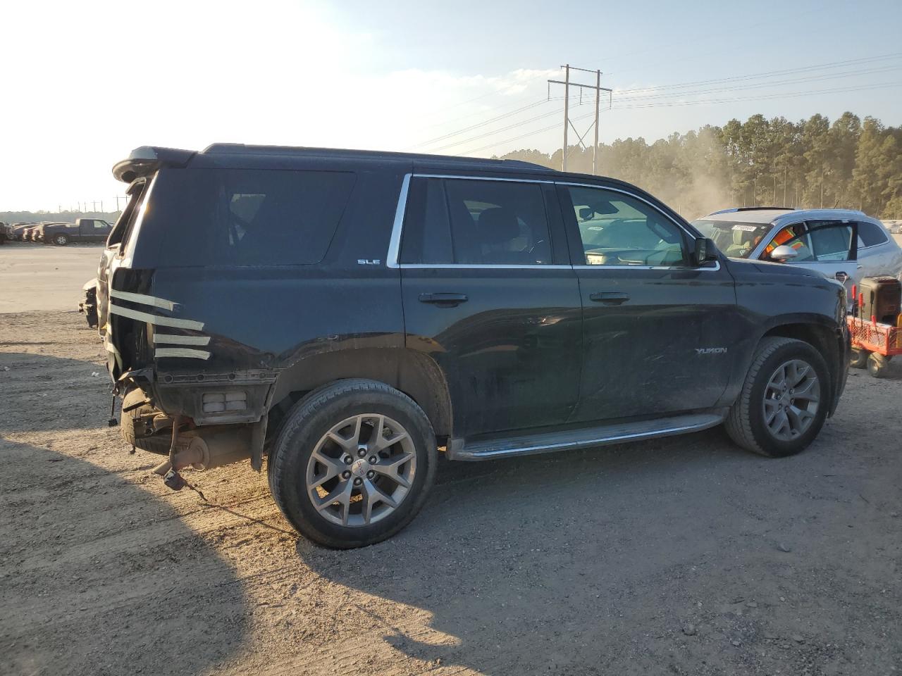 2017 GMC Yukon - Image 3