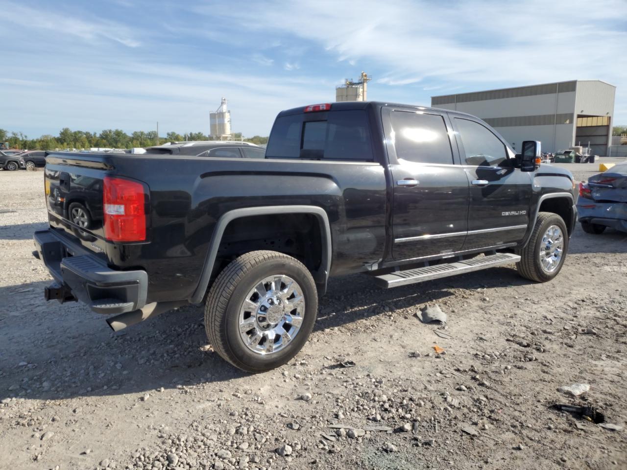 1GT12UEG9JF123368 2018 GMC Sierra K2500 Denali