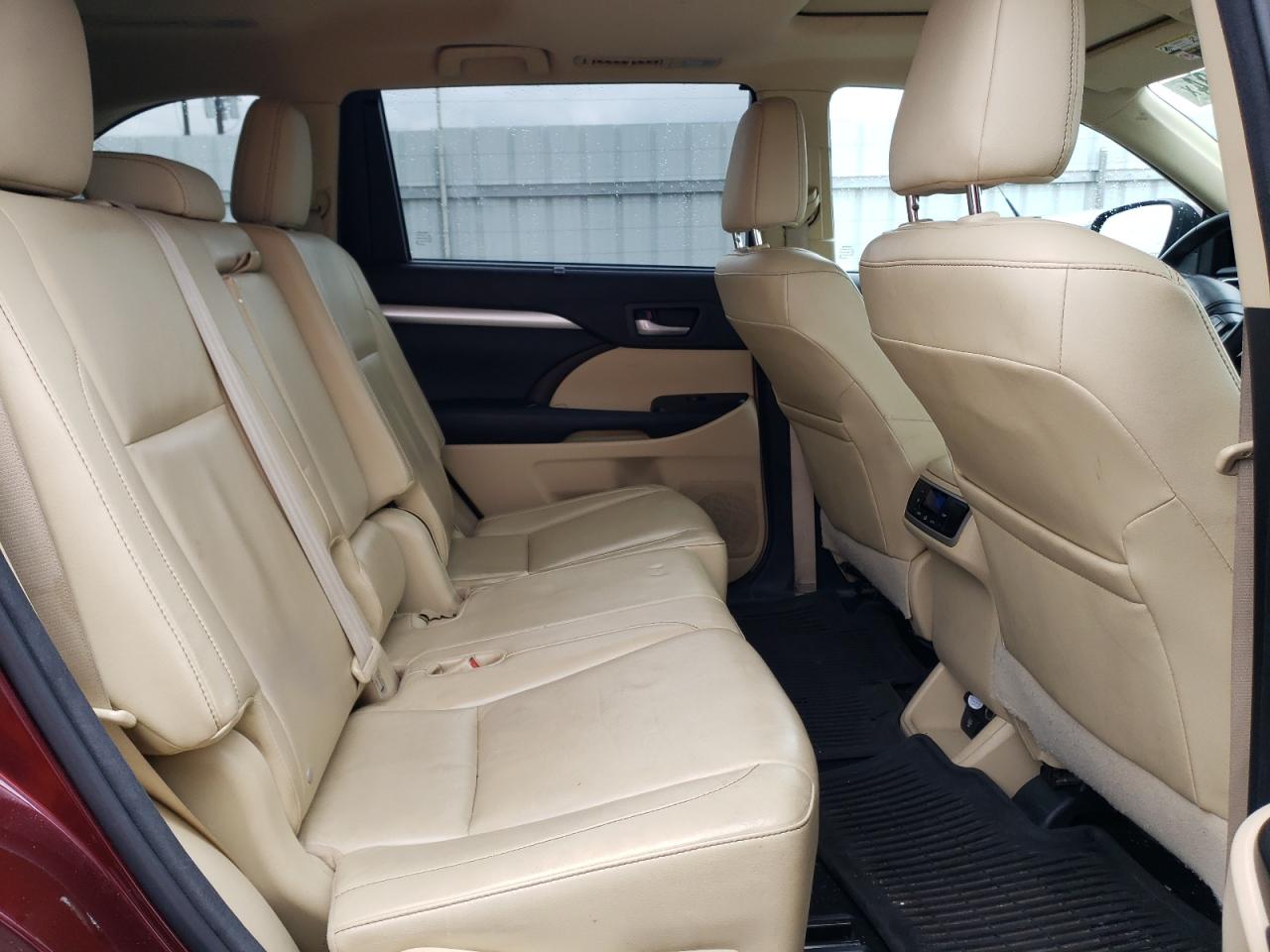 2015 Toyota Highlander - Image 11