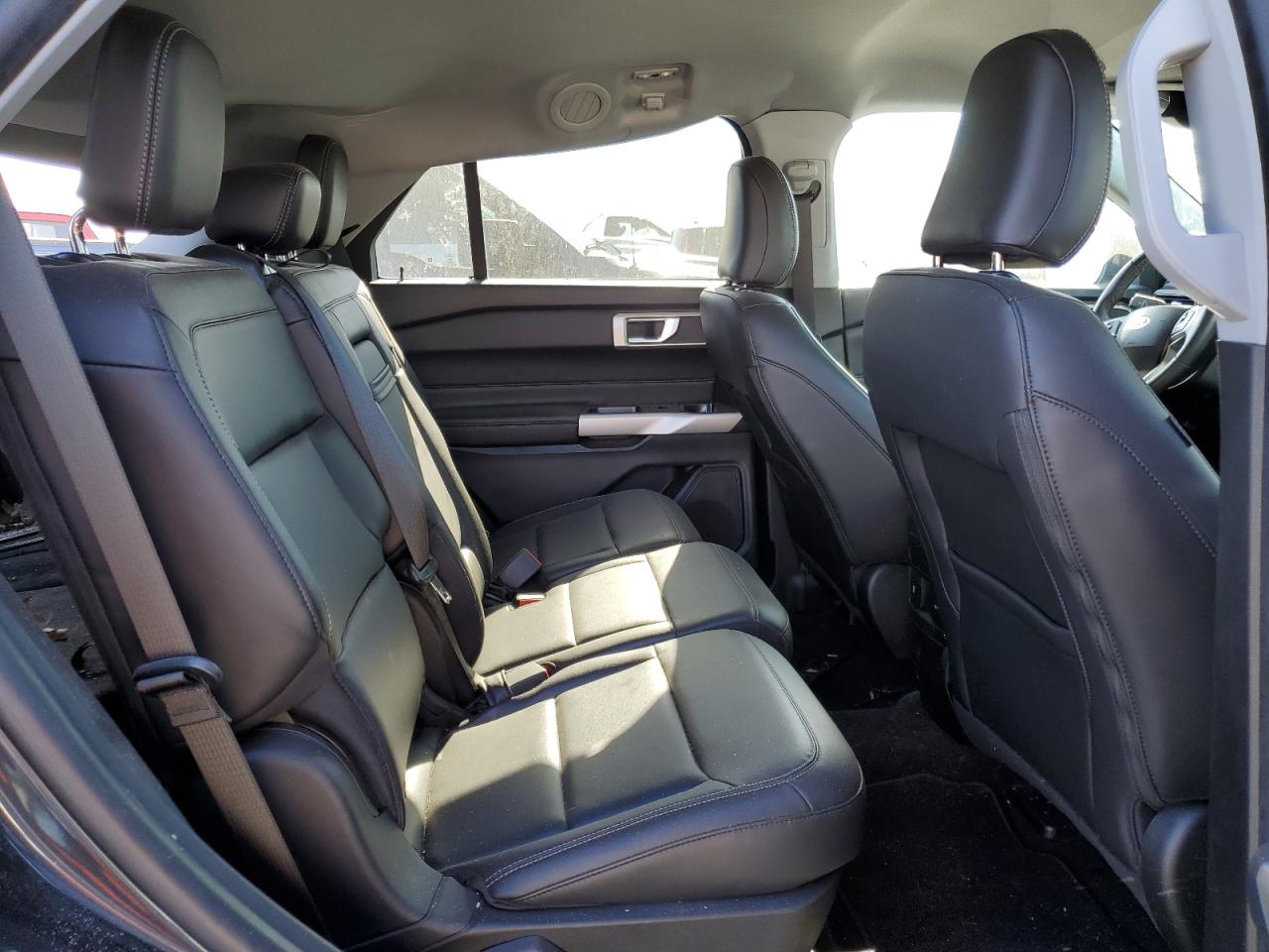 2022 Ford Explorer - Image 11