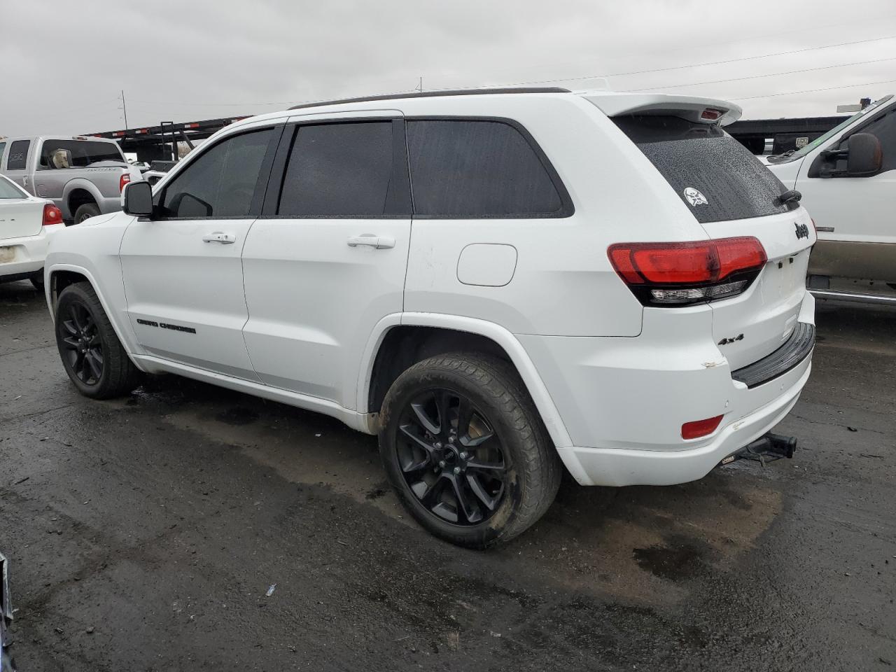 2017 Jeep Grand Cherokee - Image 2