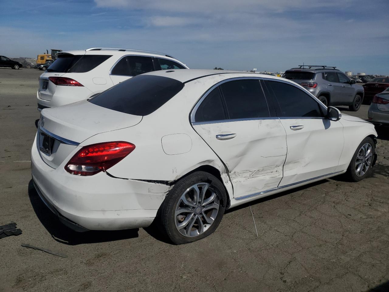 VIN 55SWF4JB3GU157385 2016 MERCEDES-BENZ C-CLASS no.3