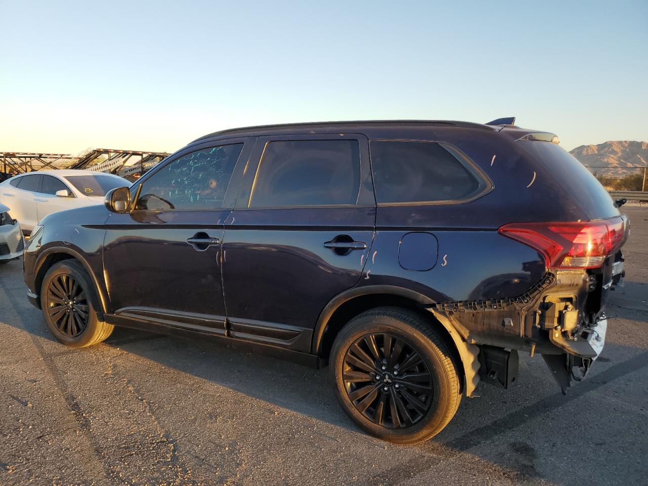 2020 Mitsubishi Outlander - Image 2