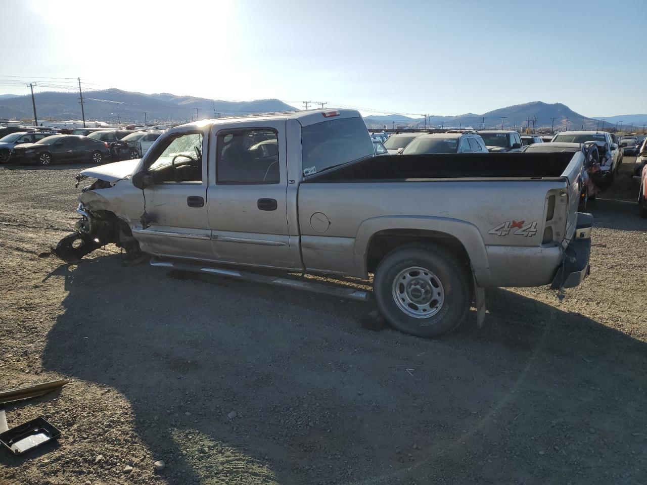 2004 GMC Sierra - Image 2