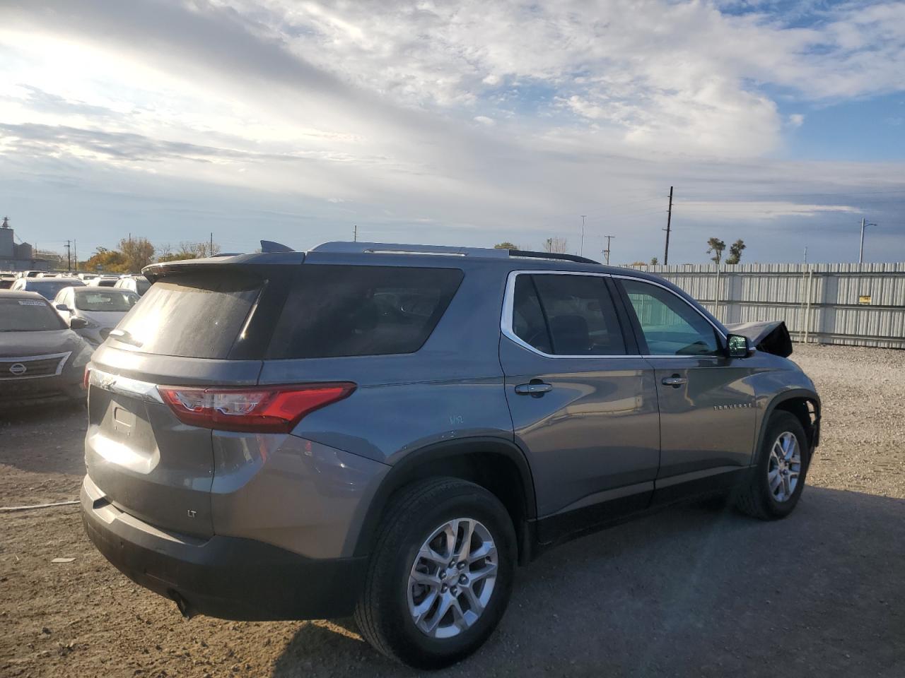 VIN 1GNEVGKW6JJ145080 2018 CHEVROLET TRAVERSE no.3