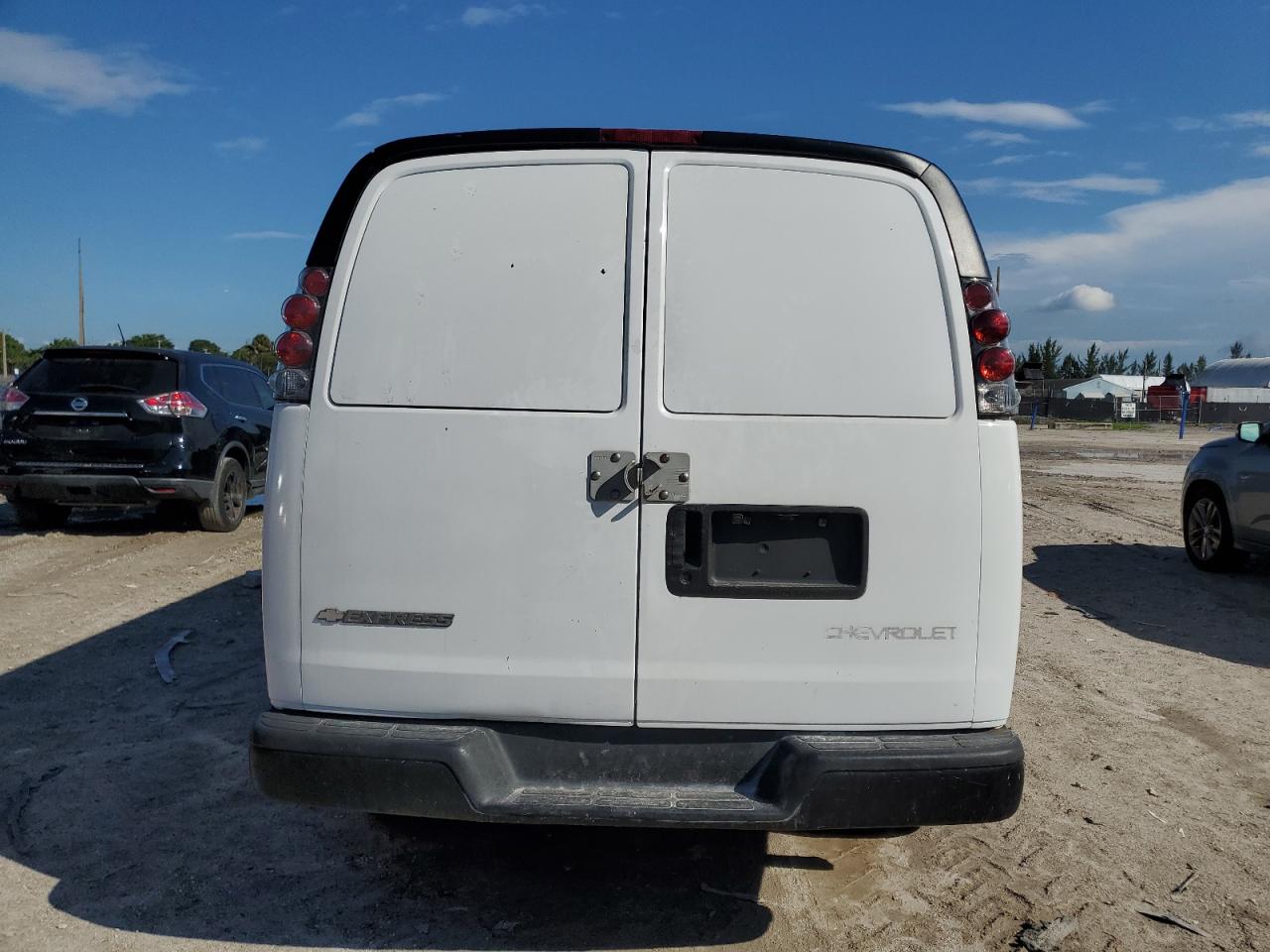 2005 Chevrolet Express G1500 VIN: 1GCFG15X051168482 Lot: 73204994