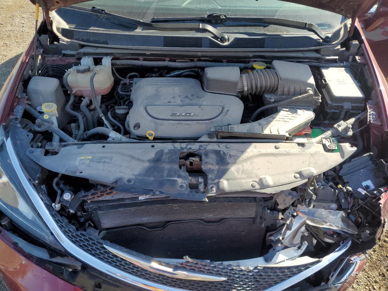 2017 Chrysler Pacifica - Image 12