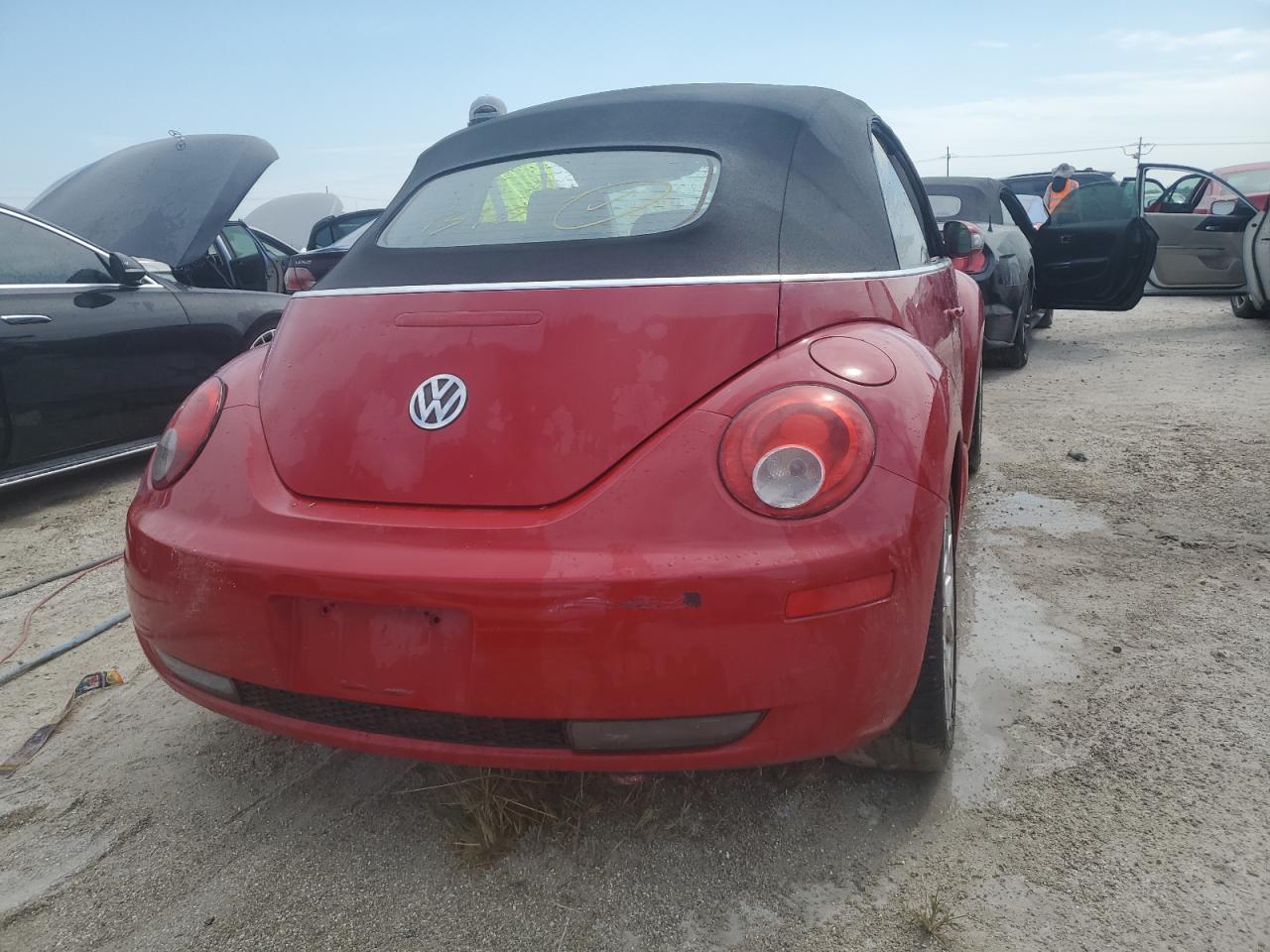 2007 Volkswagen New Beetle Convertible Option Package 2 VIN: 3VWSF31Y87M422874 Lot: 75094774