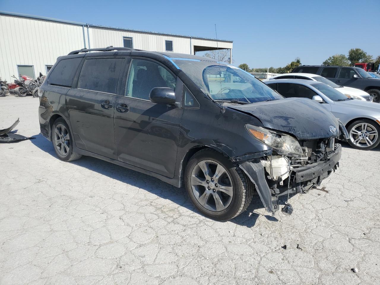 2012 Toyota Sienna - Image 4