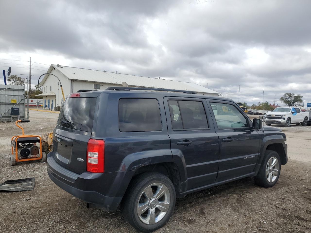 VIN 1C4NJRFB1ED718737 2014 JEEP PATRIOT no.3