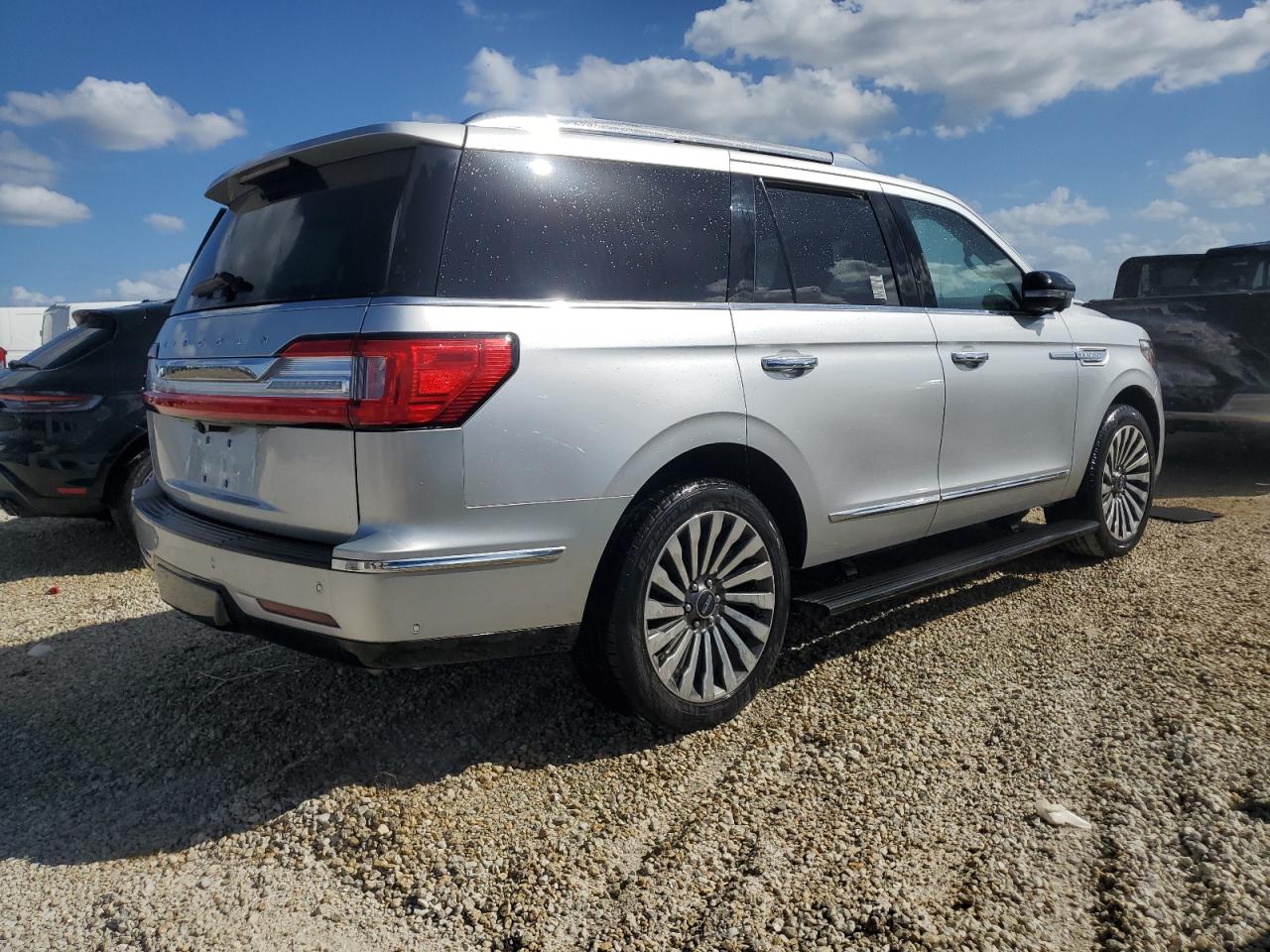 2018 Lincoln Navigator - Image 3
